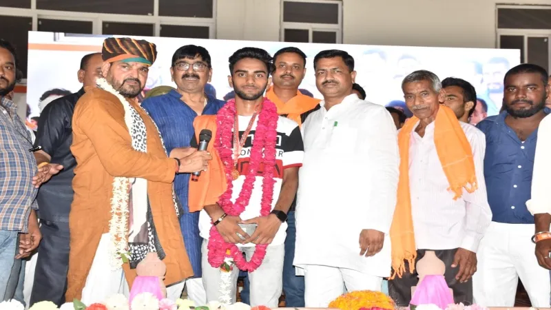 गोंडा में बोले सांसद बृजभूषण - मैंने तो पहले ही कहा था कि पॉलिसी को लेकर चल रहा है संघर्ष 