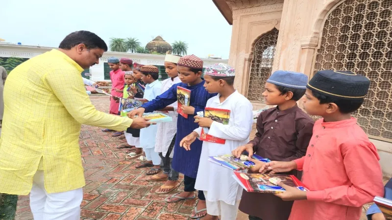 Akhilesh Yadav Birthday : राष्ट्रीय अध्यक्ष के जन्मदिन पर हुआ हवन-पूजन, बच्चों में बांटे उपहार 