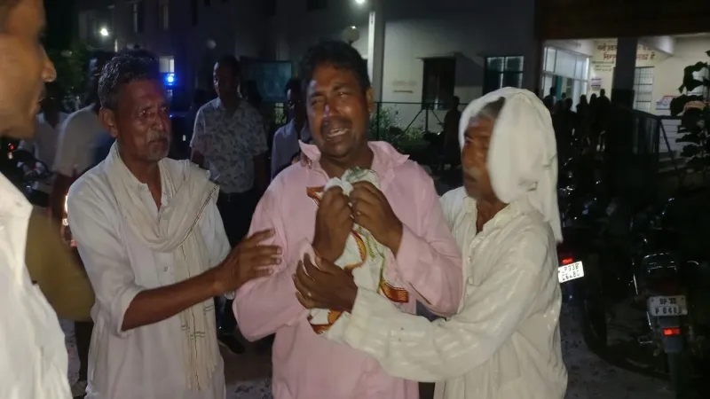 Raebareli Breaking News : पानी से भरे गड्ढे में डूबने से दो बच्चों की मौत, बदहवास हुए परिजन 