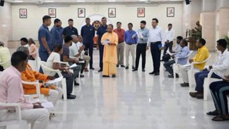 लखनऊ: जनता दर्शन के दौरान बोले सीएम योगी- जन समस्याओं के निस्तारण में लापरवाही बर्दाश्त नहीं