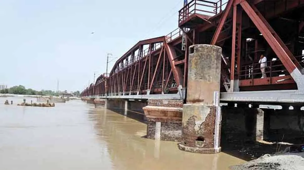 दिल्ली: यमुना में जलस्तर और बढ़ा, ‘ओल्ड रेलवे ब्रिज’ यातायात के लिए बंद 