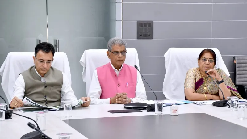 लखनऊ : नदियों, तालाबों एवं ग्रामीण क्षेत्र में सड़कों के किनारे लगेंगे पौधे