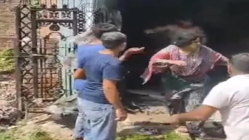 प्रयागराज में संपत्ति के विवाद में युवक ने मां-बहन को चापड़ से काटकर मार डाला, भीड़ और पुलिस पर किया पथराव  