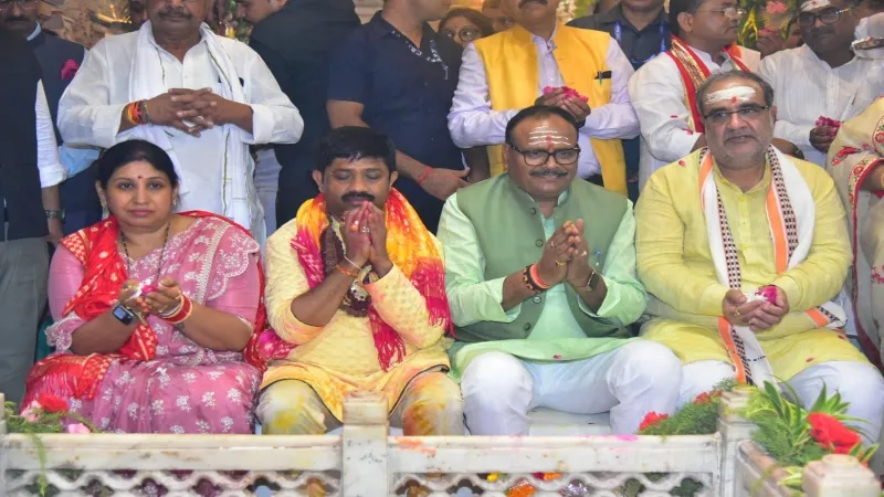 12 ज्योतिर्लिंग का जल लेकर पहुंचे पुजारियों ने कराया रुद्राभिषेक, मंत्री नंदी संग डिप्टी CM रहे मौजूद  