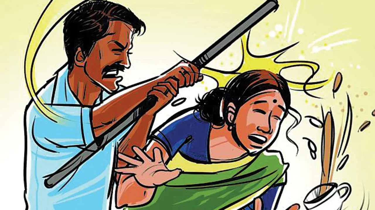 बरेली: बहनोई को शराब न परोसना महिला को पड़ा भारी, पति ने पीटकर घर से निकाला