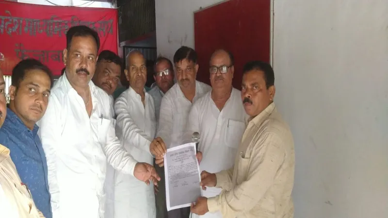 शिक्षकों के साथ सौतेला व्यवहार कर रही केंद्र व प्रदेश सरकार : संघ 