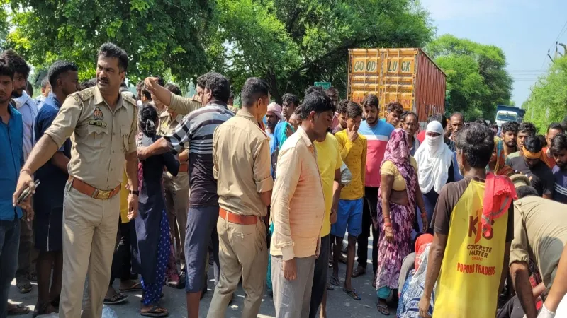 Rae Bareli Accident : तेज रफ्तार डंपर ने पैदल जा रही महिला को कुचला