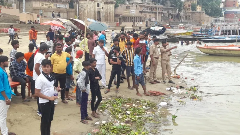 वाराणसी: अस्सी घाट पर स्नान के दौरान डूबा युवक, तलाश में जुटी पुलिस