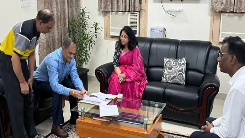 अयोध्या : अंजनी कुमार को मिला अवध विवि कुलसचिव का प्रभार