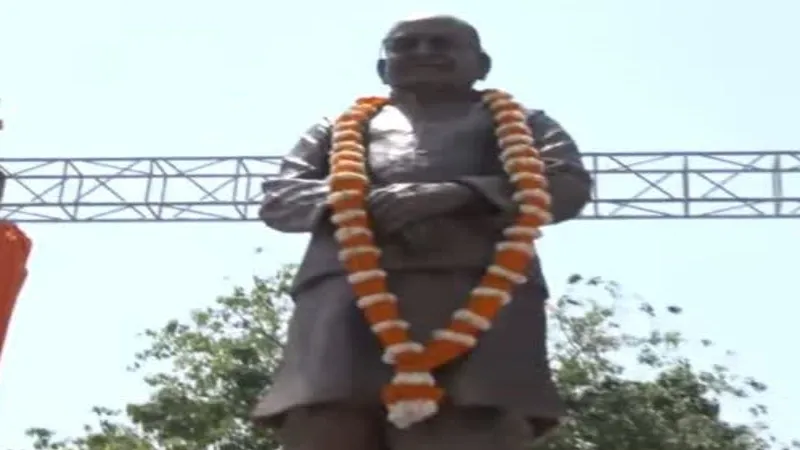 CM योगी ने पूर्व राज्यपाल लालजी टंडन को किया याद, दी श्रद्धांजलि 