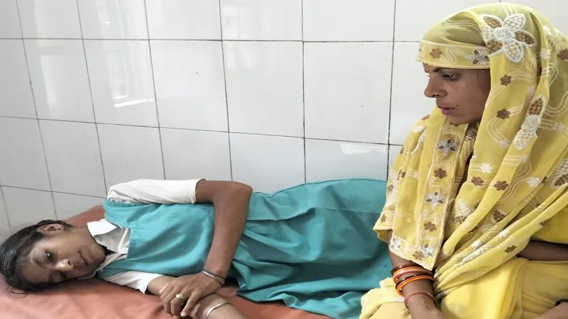 संभल: पढ़ाई के दौरान छह छात्राएं बेहोश, मचा हड़कंप 