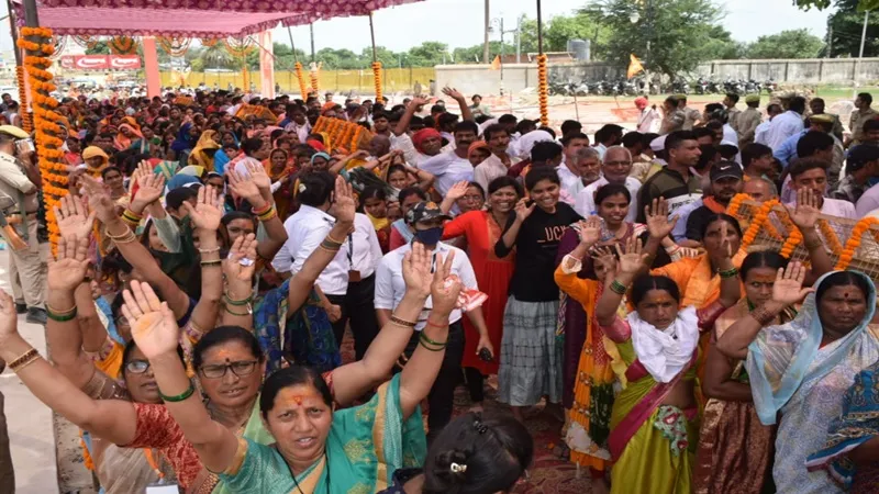 अयोध्या : खुला राम मंदिर का नया दर्शन मार्ग, भक्तों पर हुई पुष्प वर्षा