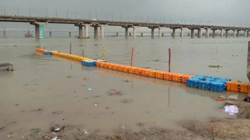 प्रयागराज : गंगा का जलस्तर बढ़ने से बढ़ी परेशानियां, पुरोहितों की रोजी-रोटी पर मंडरा रहा खतरा