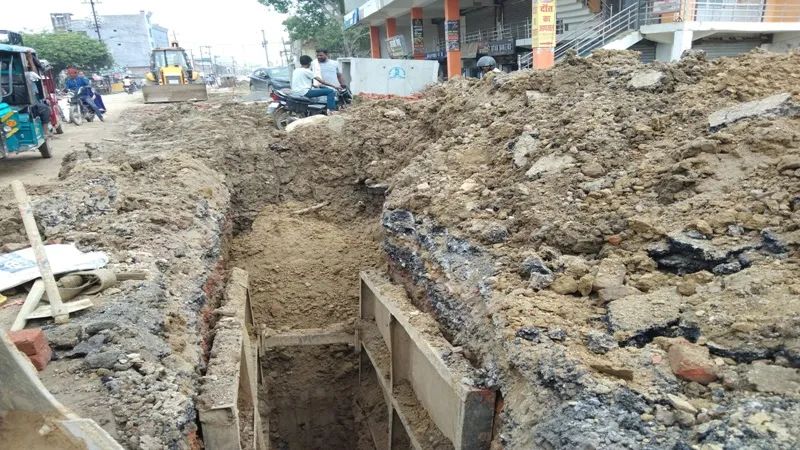 अयोध्या : रामपथ पर 70 जगहों पर पाइप लीक, टैंकर से जलापूर्ति कराना मुश्किल