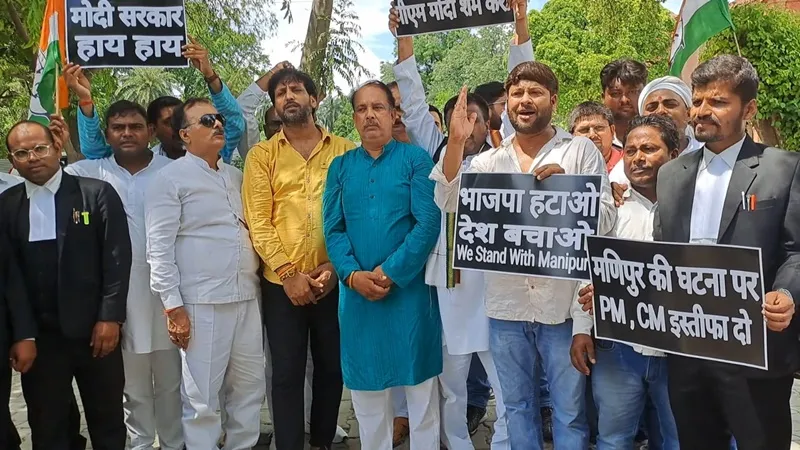 प्रयागराज : मणिपुर में महिलाओं के साथ हुए अत्याचार के खिलाफ कांग्रेसियों ने किया प्रदर्शन