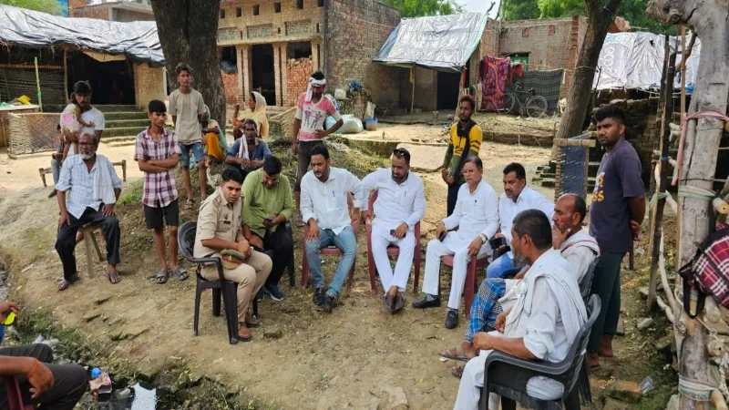 अयोध्या : मनाली में लापता 11 लोगों के परिवार से मिले सपा नेता, दिया दिलासा