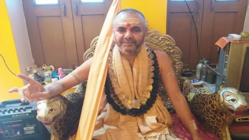 वाराणसी : शंकराचार्य ने अधिकारियों पर लगाया आरोप, कहा - मांस और मदिरा से मुक्त हो काशी   