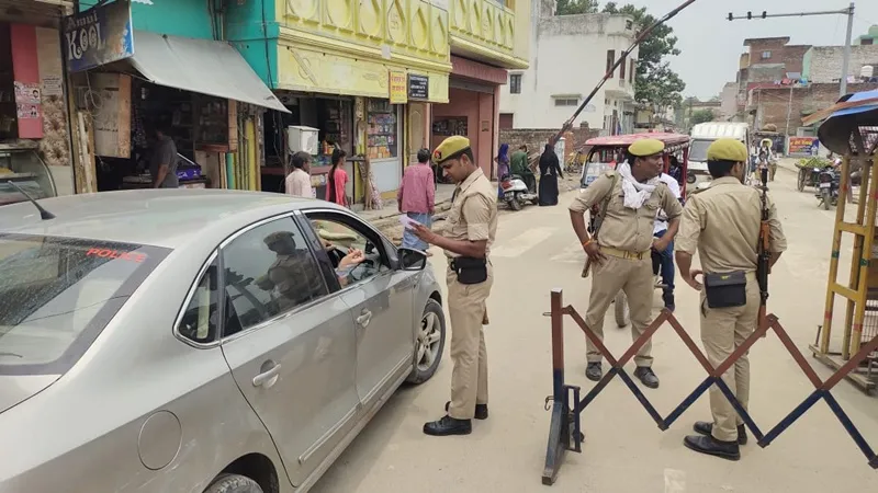 अयोध्या : फियादीन हमले की 18वीं बरसी पर सुरक्षा व्यवस्था चुस्त-दुरुस्त, चौक-चौराहों और नाकों पर पुलिस जवान मुश्तैद