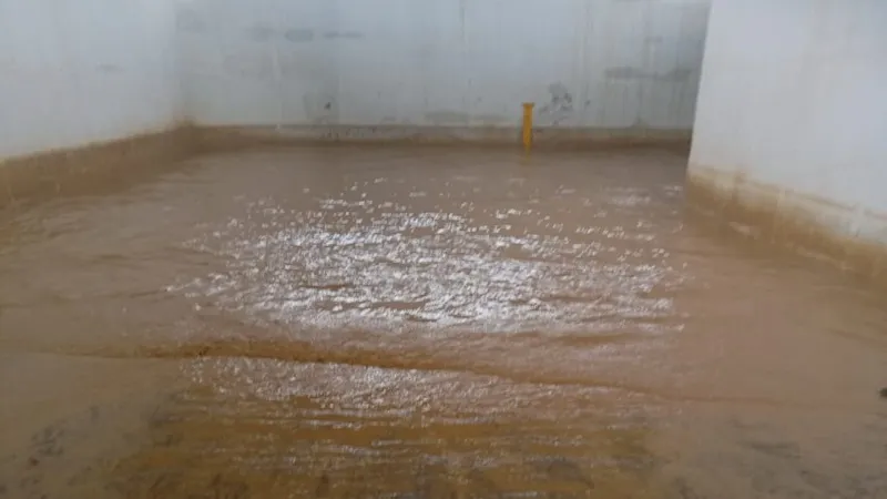 रायबरेली: रेलवे अंडरपास में भरा बरसात का पानी और कीचड़, आवागमन बाधित