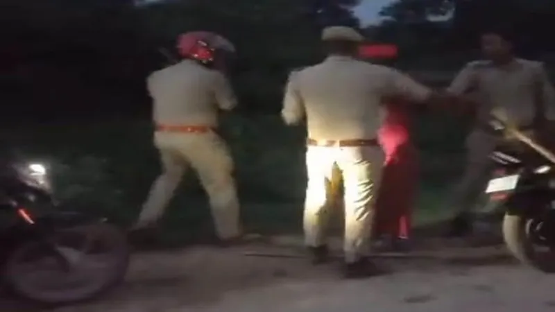 बहराइच : सड़क पर लाठियों से साधु को पीटने वाला उप निरीक्षक निलंबित