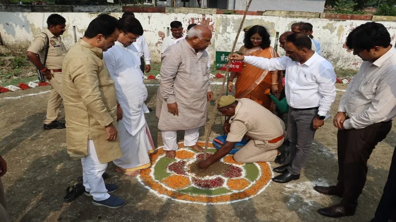 वृक्षों से भावनात्मक रूप से जुड़ना होगा : सांसद