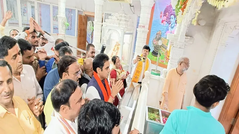 लखनऊ : राजधानी में धूमधाम से मनाया गया रक्षा मंत्री राजनाथ सिंह का जन्मदिवस