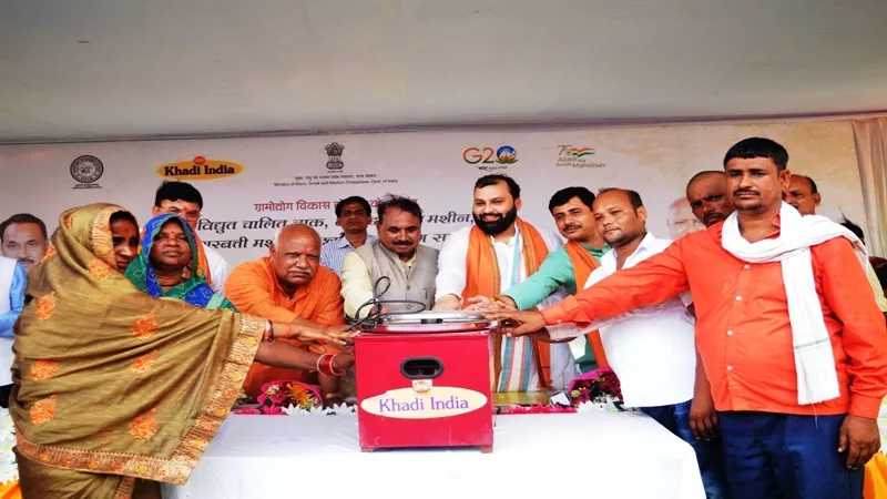 अयोध्या : गोरखपुर व बुंदेलखंड के लाभार्थियों को मिला उपकरण और टूल किट