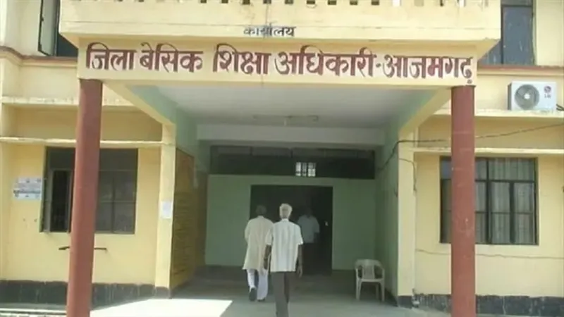 आजमगढ़ : बीएसए ने नोटिस जारी करते हुए फाइल तलब की