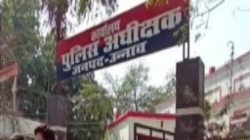 उन्नाव में पति का दावा - मजदूरी कर पत्नी को बनाया सिपाही, अब देने जा रही तलाक 