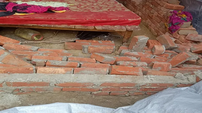 बहराइच: स्टे के बाद भी ग्रामीण की दीवार गिराई, ग्राम प्रधान समेत चार के विरुद्ध केस दर्ज