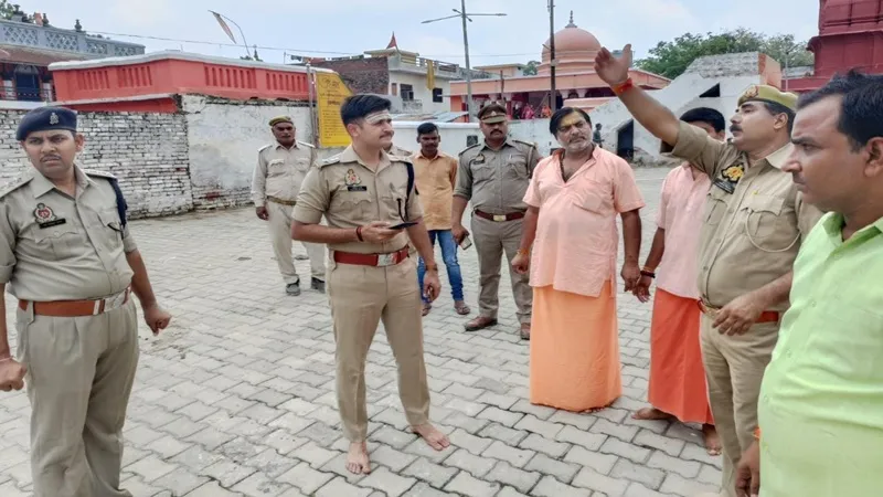 प्रयागराज : सावन के पहले सोमवार से पहले तैयारियों का पुलिस अधिकारियों ने लिया जायजा, दिया निर्देश