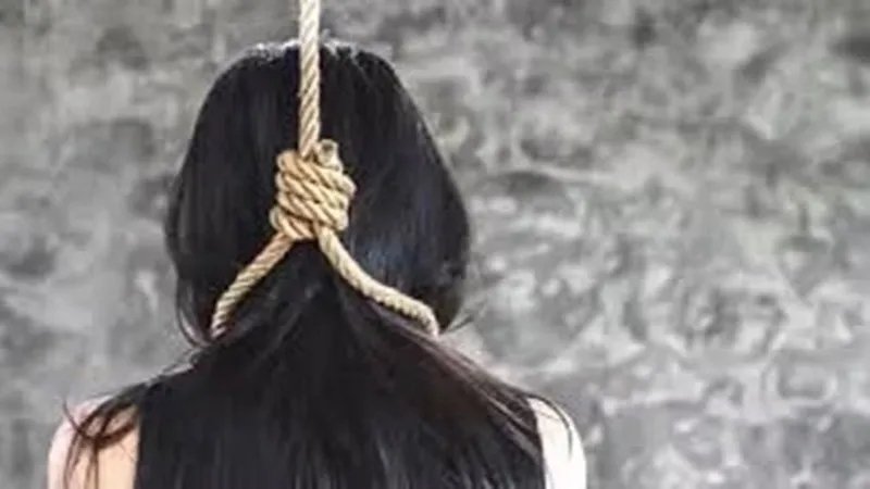 प्रयागराज : कमरे में फंदे से लटकता मिला छात्रा का शव