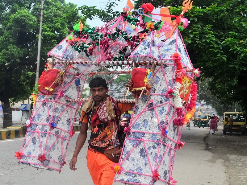 मुरादाबाद : कांवड़ यात्रा...थाना स्टाफ के साथ 975 अतिरिक्त पुलिसकर्मी देंगे सुरक्षा, तीन लाख श्रद्धालुओं के शामिल होने का अनुमान