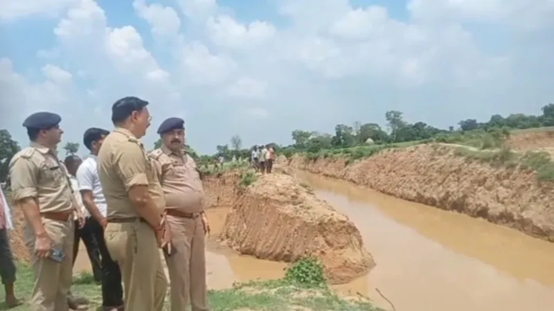 हरदोई: पानी भरे गहरे गड्ढे में डूबकर हुई चार चचेरे बहन-भाइयों की मौत, मानक को दर-किरार कर खोदी गई थी