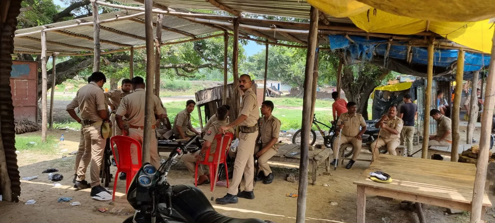 पीलीभीत: बवाल के बाद एक्शन..इंस्पेक्टर जहानाबाद, शाही चौकी इंचार्ज निलंबित, 125 पर FIR