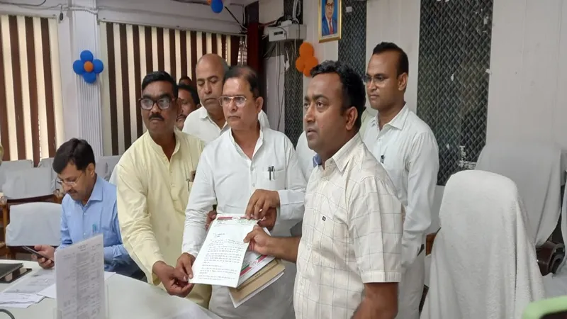 अयोध्या: जनसमस्याओं को लेकर सपा ने डीएम को सौंपा ज्ञापन 