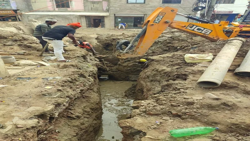 अयोध्या: दो दिनों से बिन पानी बिलबिला रही दो हजार की आबादी, जानें वजह