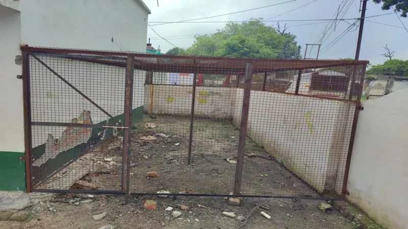 अयोध्या: कौन 'चर' गया 50 परिषदीय विद्यालयों के किचन गार्डन..., साल भर पहले निर्माण के लिए जारी की गई थी धनराशि