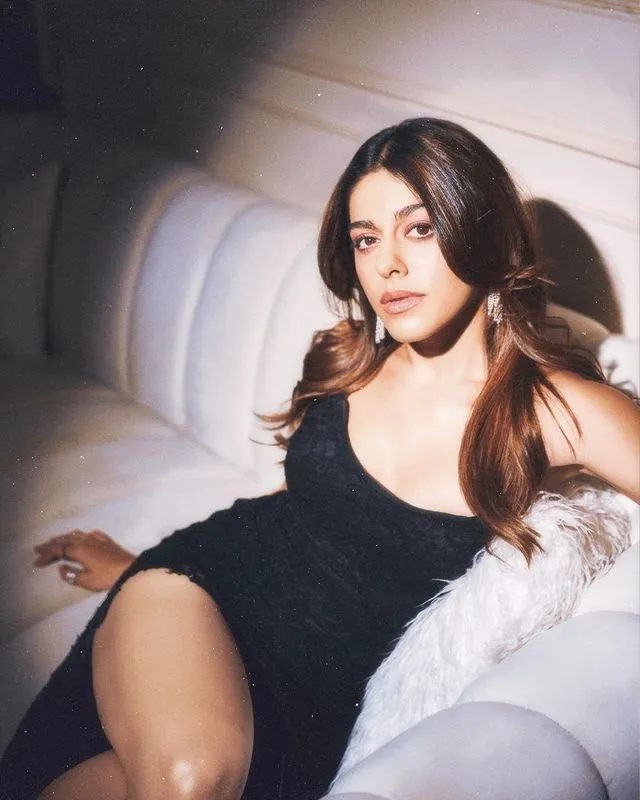 Aalia Furniturewalla 1