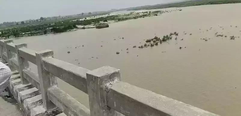 शाहजहांपुर: पुल की रेलिंग पर खड़े होकर बोला, तेरे लिए दे दूंगा जान, प्रेमिका ने दिया धक्का