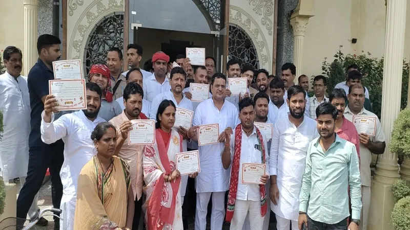 संतकबीरनगर: सपा मुखिया अखिलेश यादव के जन्मदिन पर कहीं कटे केक तो कहीं हुआ रक्तदान
