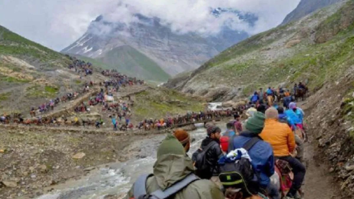 जम्मू-कश्मीर के पंजतरणी, शेषनाग आधार शिविरों से अमरनाथ यात्रा तीन दिन बाद फिर शुरू हुई 