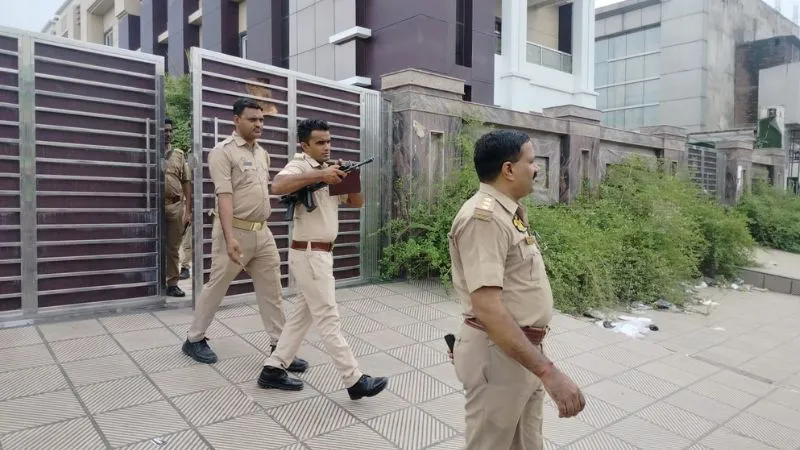 Farrukhabad News: बसपा नेता अनुपम दुबे के सीज होटल में चोरी का प्रयास, घटनास्थल पर पहुंची पुलिस