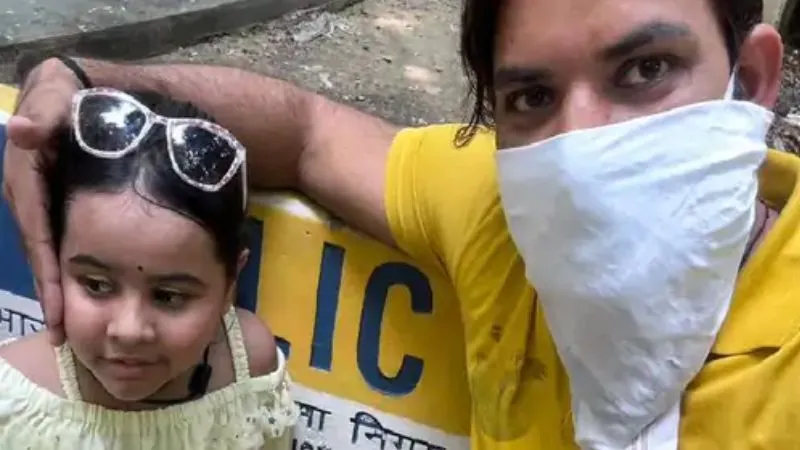 Arif Ka Saras : कानपुर चिड़ियाघर सारस से मिलने पहुंचे आरिफ, मुंह में रुमाल बांधकर गए अंदर, फिर हुआ ये सब