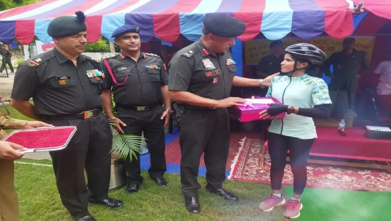  ट्रैक और पर्वतारोहण में राष्ट्रीय एथलीट आशा मालवीय पहुंचीं  लखनऊ, मेजर जनरल विक्रम कुमार ने किया सम्मानित