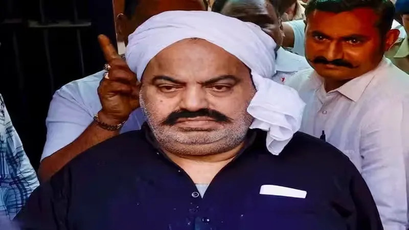 अतीक अहमद के करीबी बिल्डर ईडी के निशाने पर, कुछ चार्टर्ड अकाउंटेंट से भी होगी पूछताछ