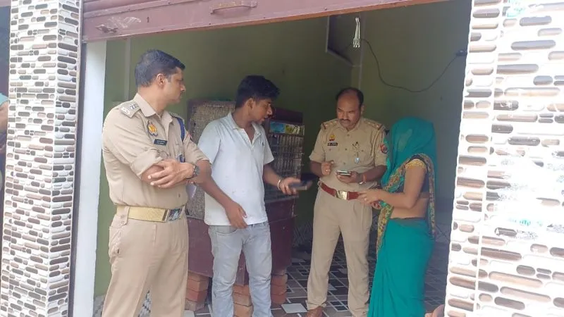 Auraiya News : रिवाल्वर से भरे बाजार में की फायरिंग, पुलिस की चार टीमें आरोपियों की कर रही तलाश