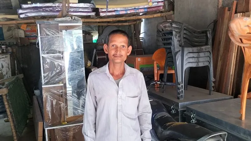 Theft In Auraiya : चोरों की निकली बारात, घूम-घूमकर तीन दुकानों को बनाया निशाना, लाखों का माल किया पार
