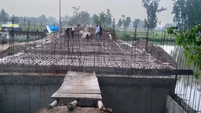 अयोध्या: तमसा नदी पर पुल निर्माण के चलते सात दिन के लिए बाबा बाजार मार्ग बंद