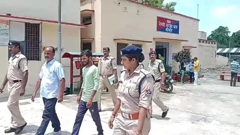बहराइच: रेलवे पुलिस ने बरामद किया 44 नग लोहे के रेलवे का टुकड़ा, ठेकेदार समेत दो गिरफ्तार